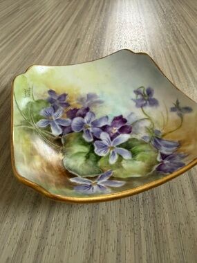 Hand-Painted Porcelain Trinkt Dish with Purple Violets and Gold Rim